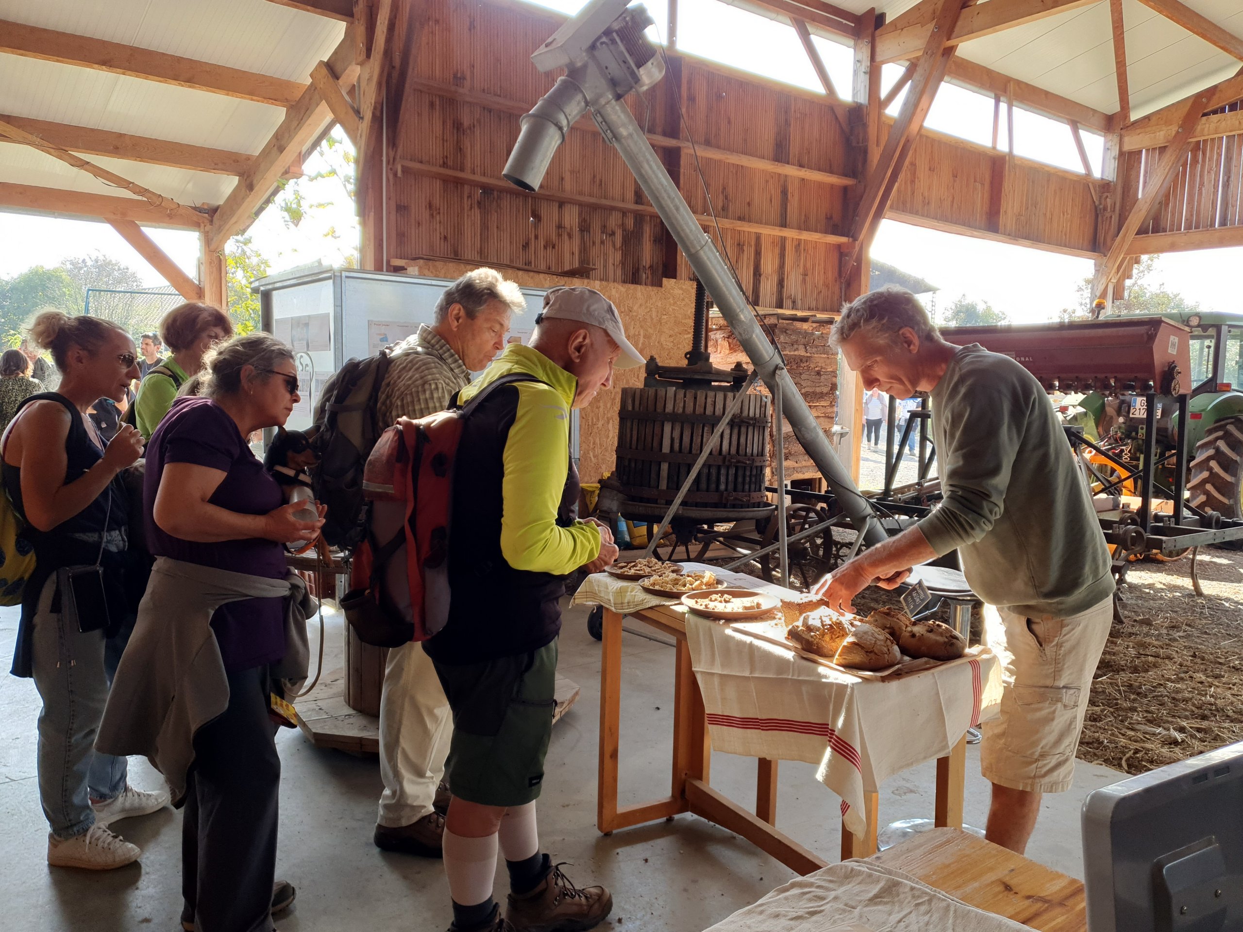 De la terre au pain — visite sensorielle de la ferme